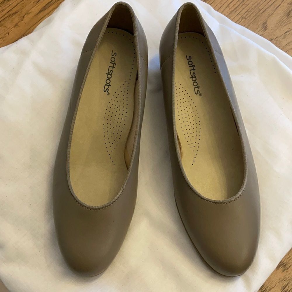 SOFTSPOTS LEATHER UPPER TAUPE SHOES. NEW - Picture 2 of 7